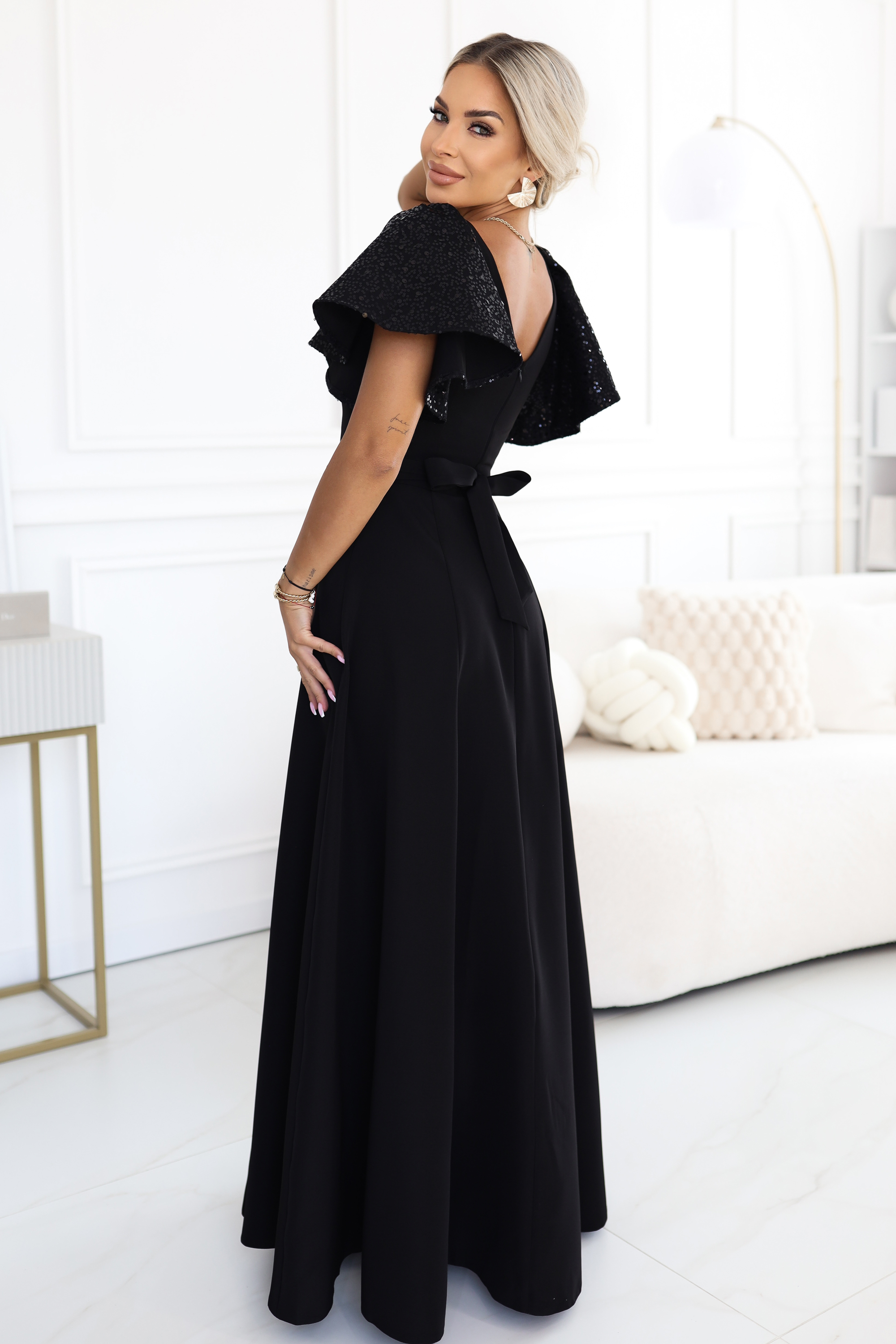 694-1 MIRELLA Elegancka rozkloszowana sukienka maxi z cekinowymi rękawkami - czarna-4 68721 