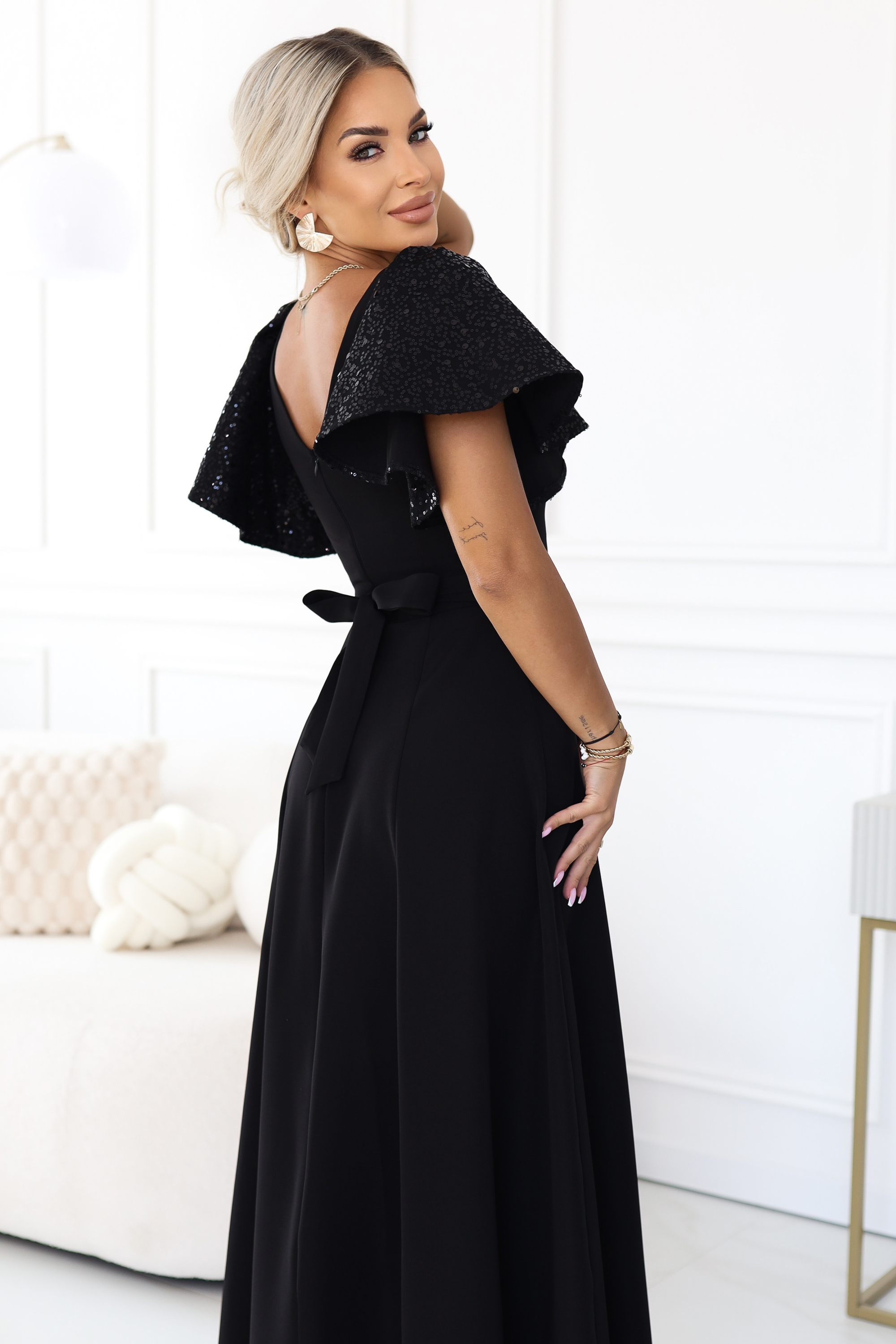694-1 MIRELLA Elegancka rozkloszowana sukienka maxi z cekinowymi rękawkami - czarna-7 68721 