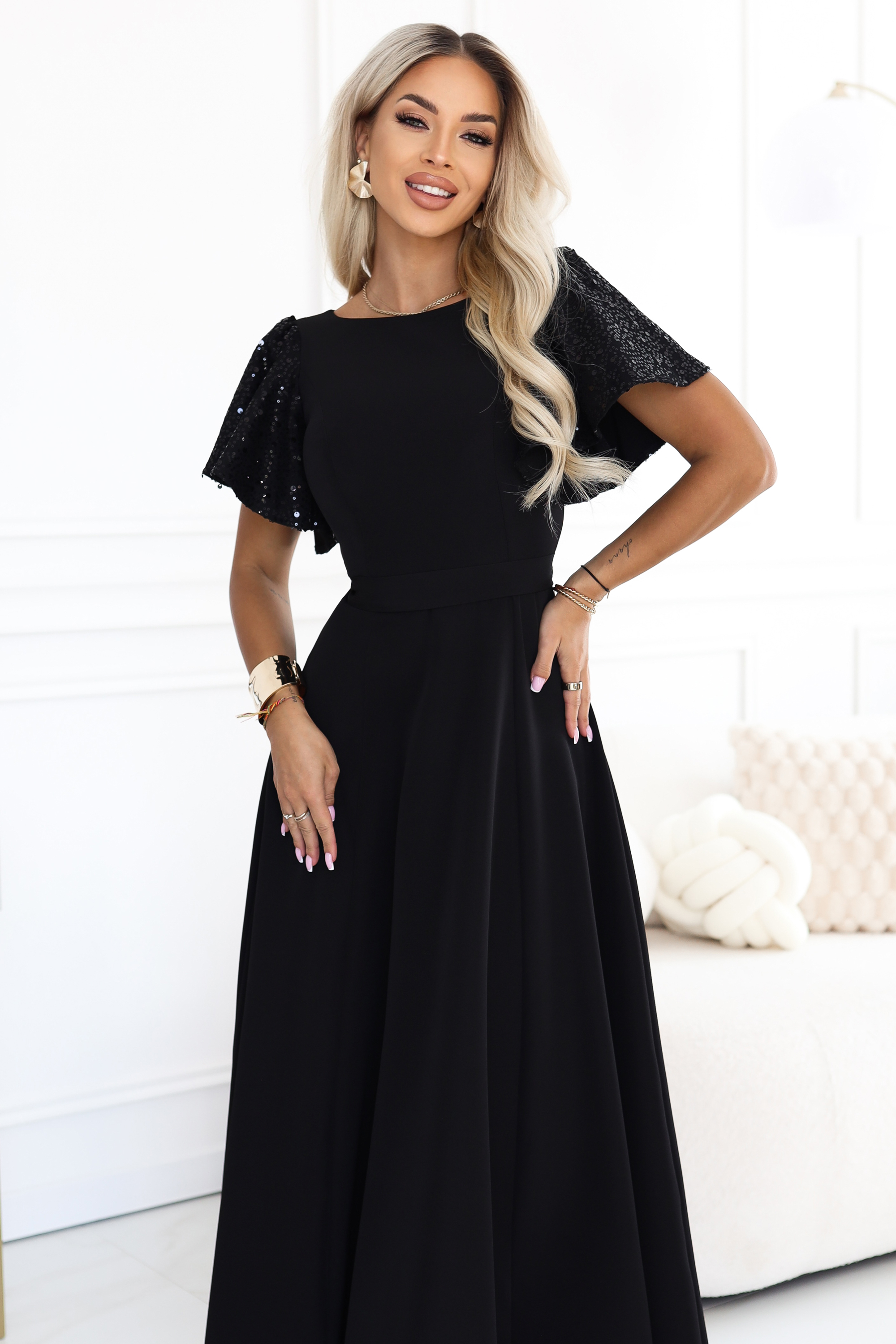 694-1 MIRELLA Elegancka rozkloszowana sukienka maxi z cekinowymi rękawkami - czarna-8 68721 