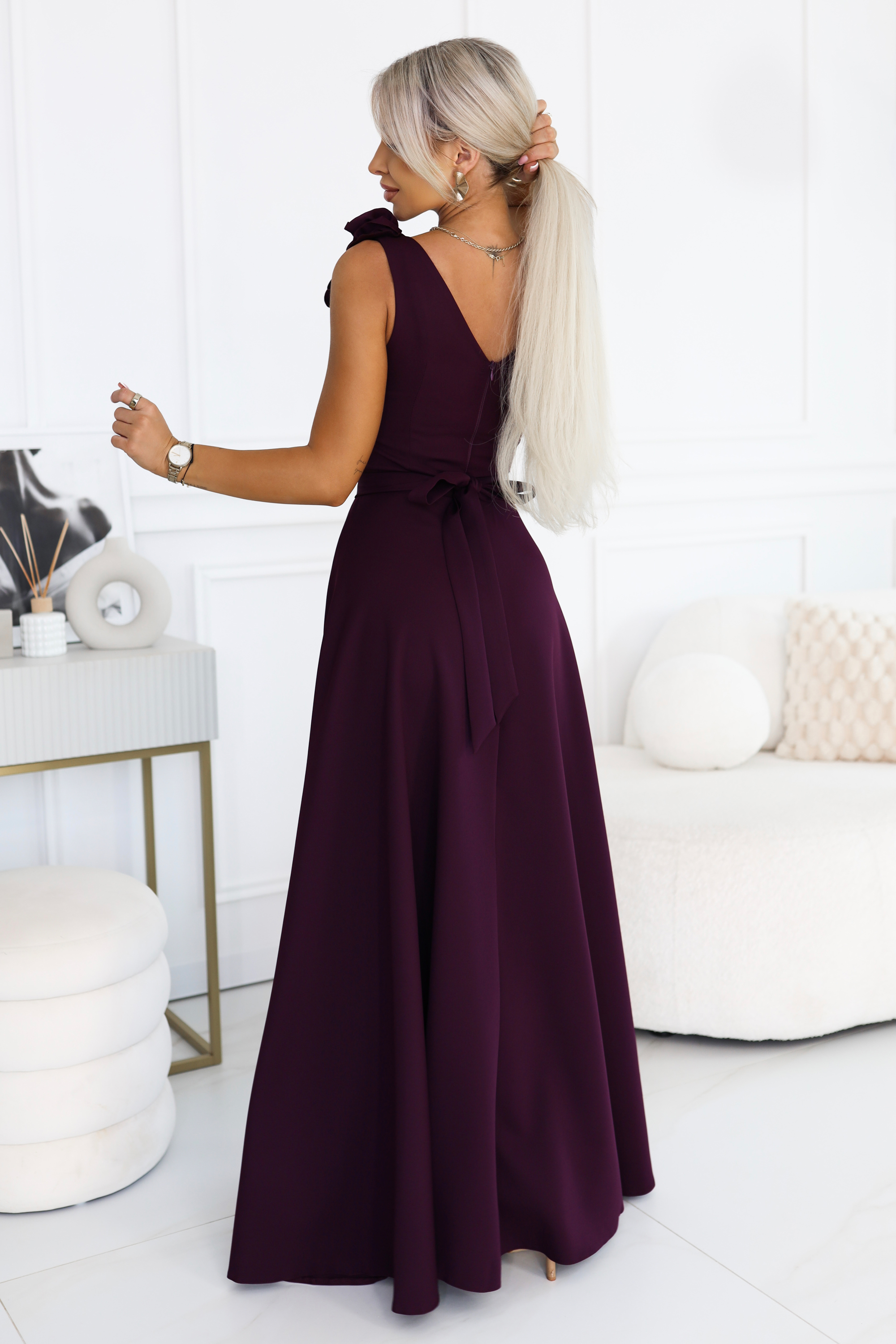 643-11 Elegancka wieczorowa suknia maxi z rozcięciem i różami - dojrzała śliwka-3 68731 