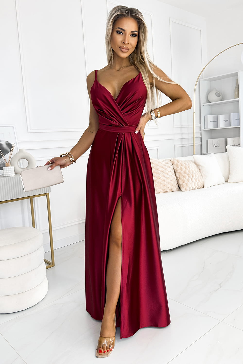 56055512-6 JULIET elegancka długa satynowa suknia z dekoltem i rozcięciem na nogę  - BORDOWA-1
