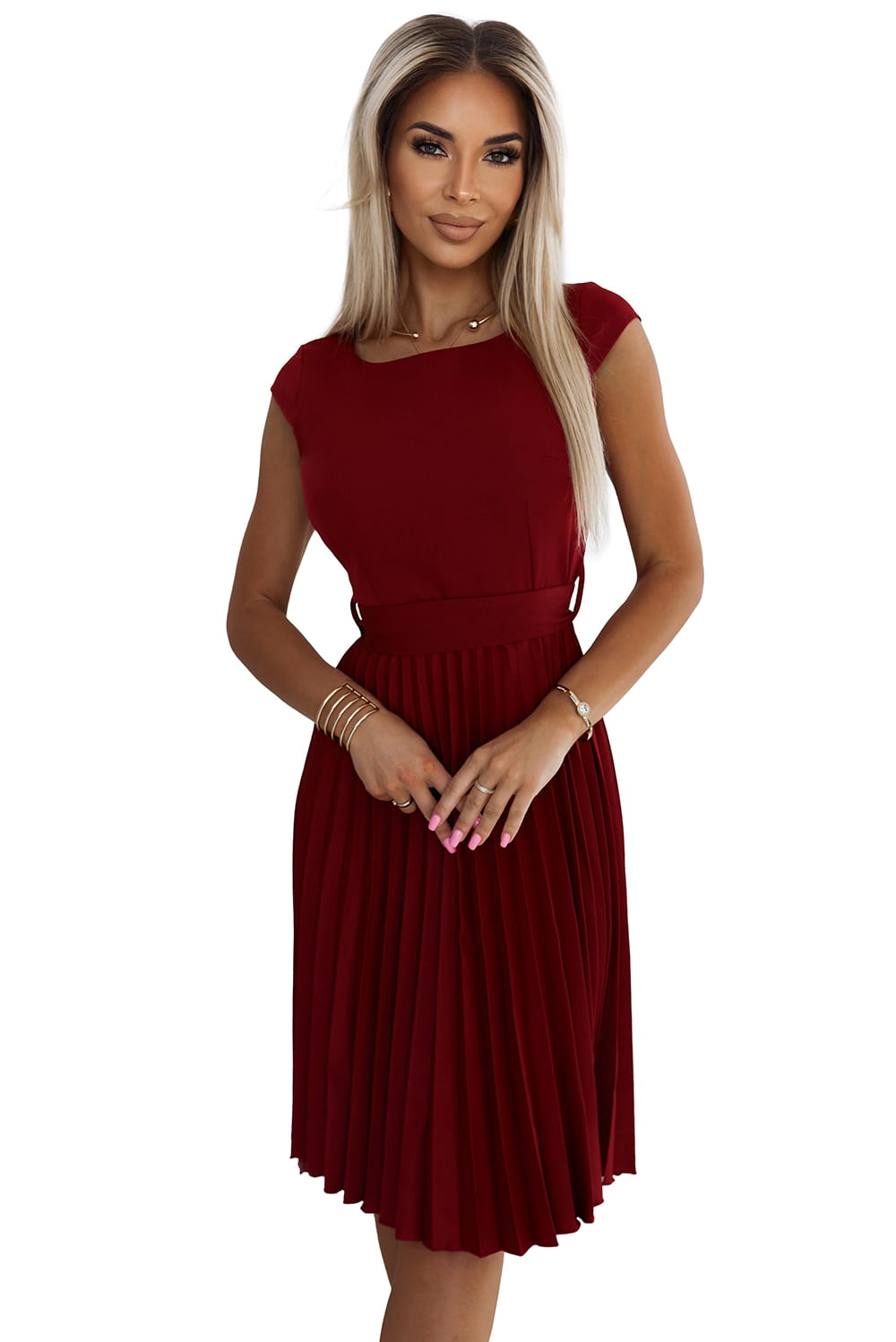 63298311-15 LILA Plisowana sukienka z krótkim rękawkiem i paskiem - BORDOWA-6